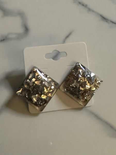 Diamond Shaped Studs - gold/silver